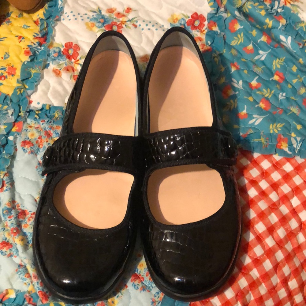 Never worn Aetrex She’s